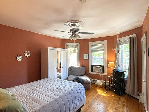 5th image of 42 Hall St #2