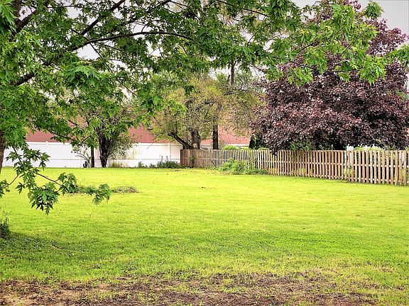 5th image of 65 Gail Ct