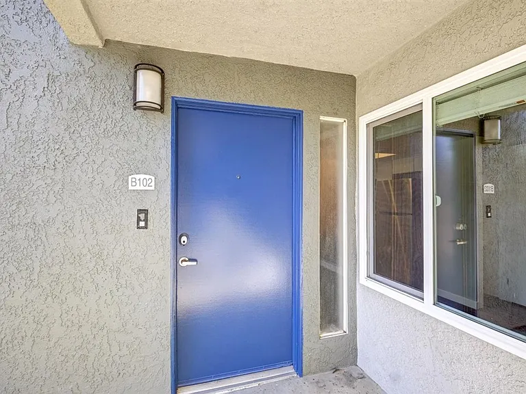 The James Apartments — Photo 9