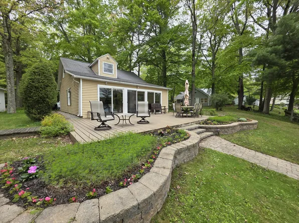 5022 N Ford Lake Rd, Fountain, MI 49410