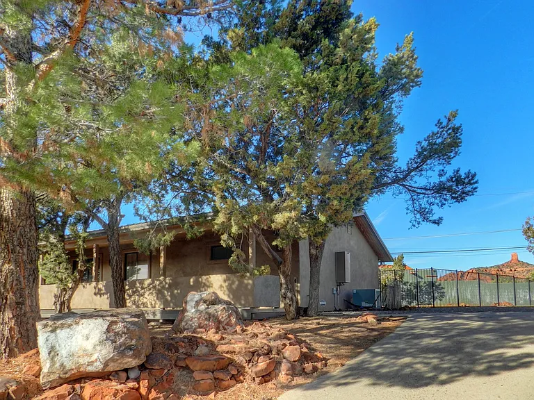 385 Coffee Pot Dr — Photo 5