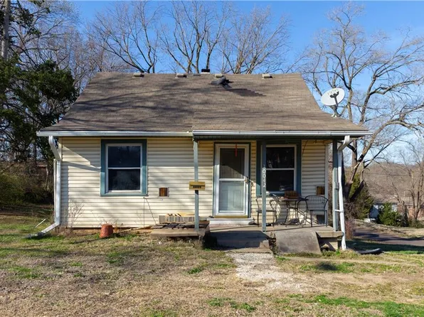 10042 E 23rd St S, Independence, MO 64052