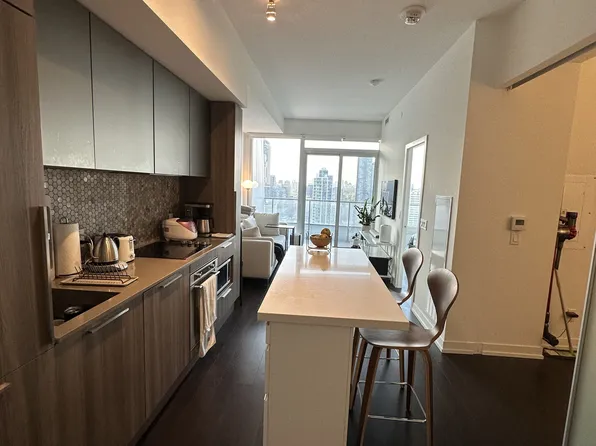 85 Wood St, Toronto, ON