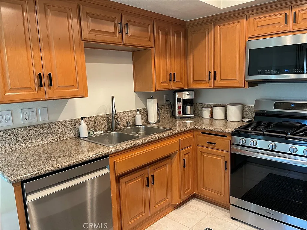 2 bed, 958 sqft, $3,495 — Photo 3