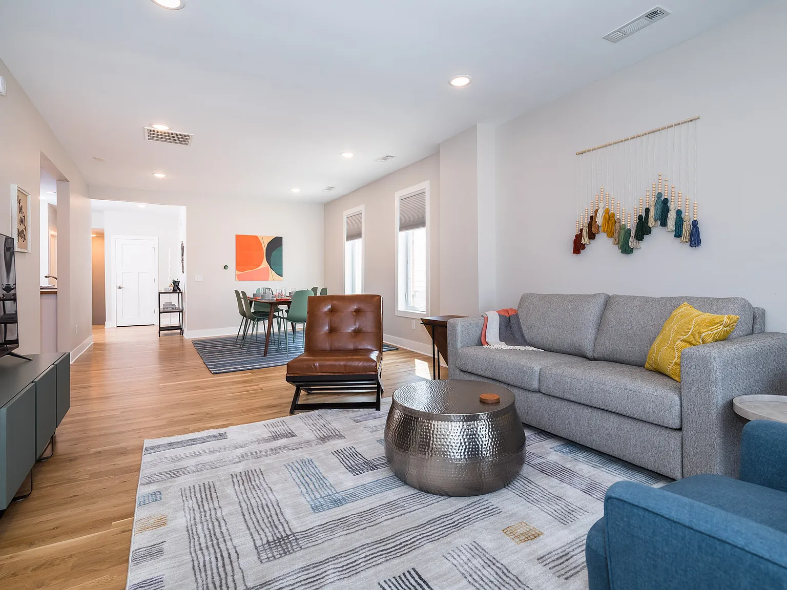 2 bed, 1200 sqft, $2,800 — Photo 2