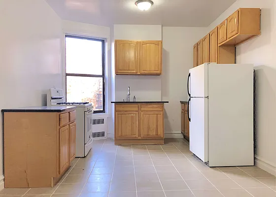 Rented by Kew Forest Realty Inc | media 4