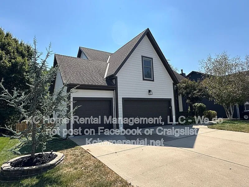 4 bed, 3.5 bath, 2552 sqft, $2,995 — Photo 3