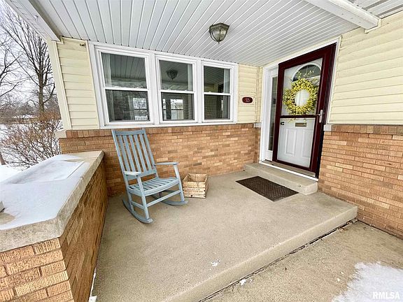 3rd image of 525 W Florence Ave