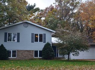 591 Canterbury Dr, Plover, WI 54467
