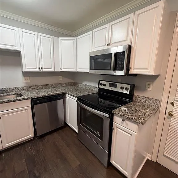 777 Jordan Ln #G1 — Photo 4