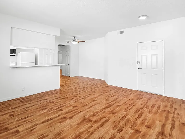 1828 Purdue Ave #203 — Photo 2