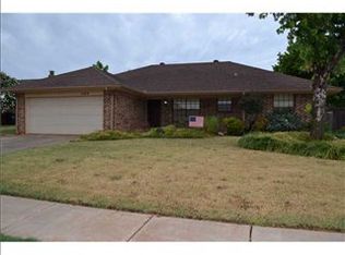 1109 NE 22nd St, Moore, OK 73160
