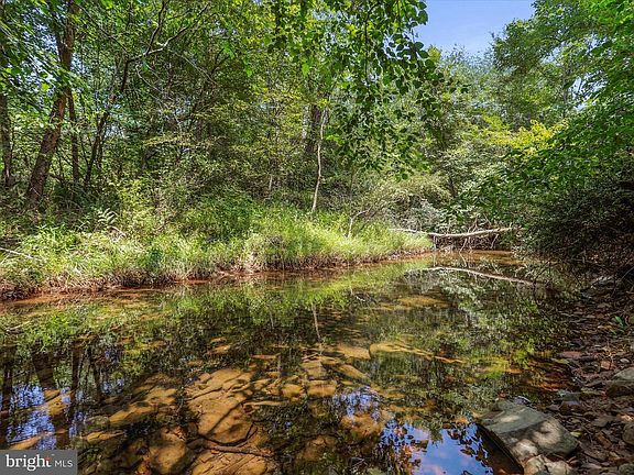 2nd image of 1704 Posey Hollow Rd