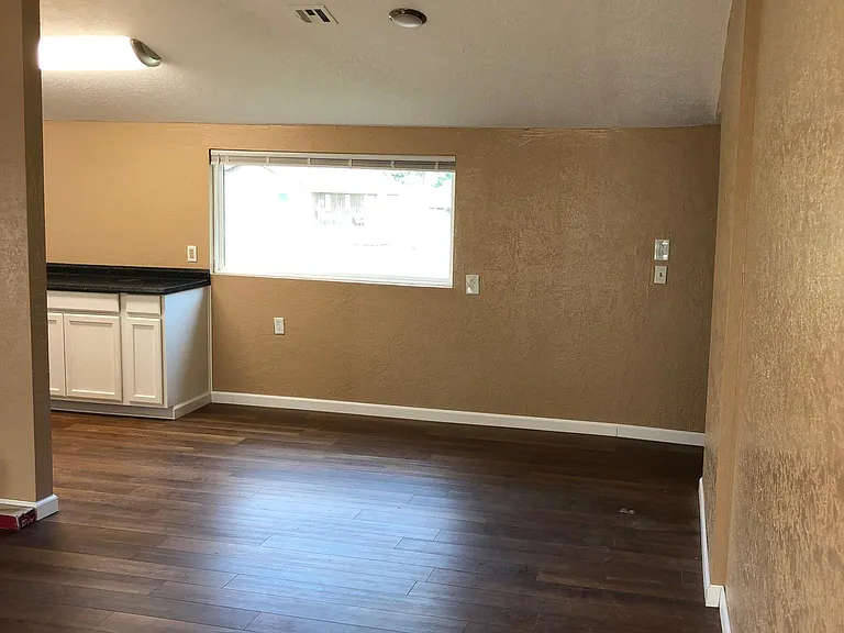 Breakfast table space