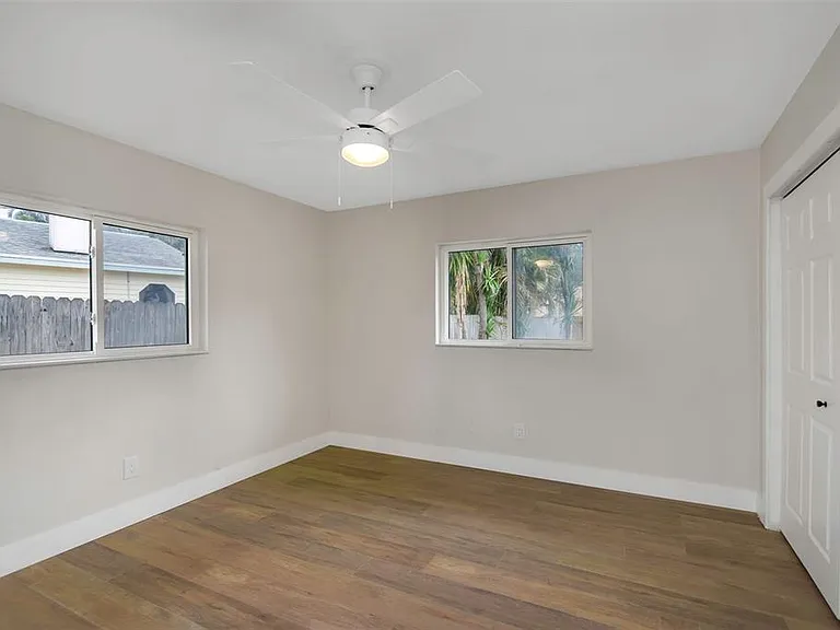 245 Grove Cir N — Photo 24