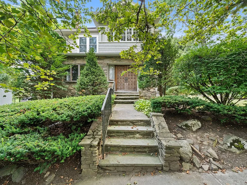11 Roseland Rd #1