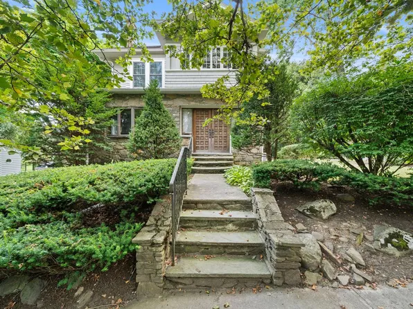 11 Roseland Rd, Worcester, MA