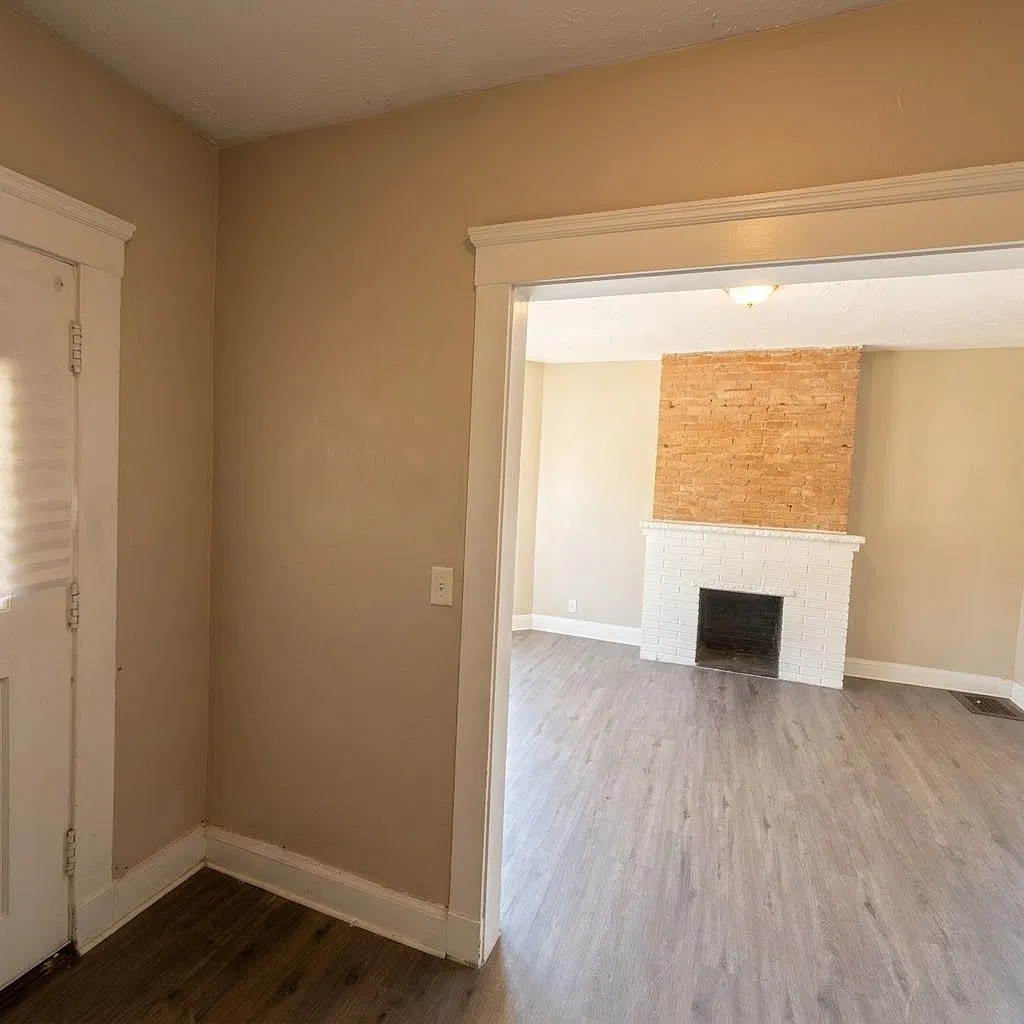3 bed, $1,095 — Photo 2