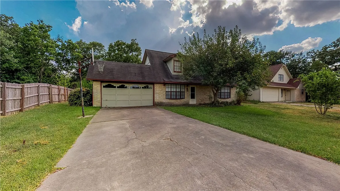 4 bed, 1739 sqft, $1,900 — Photo 2