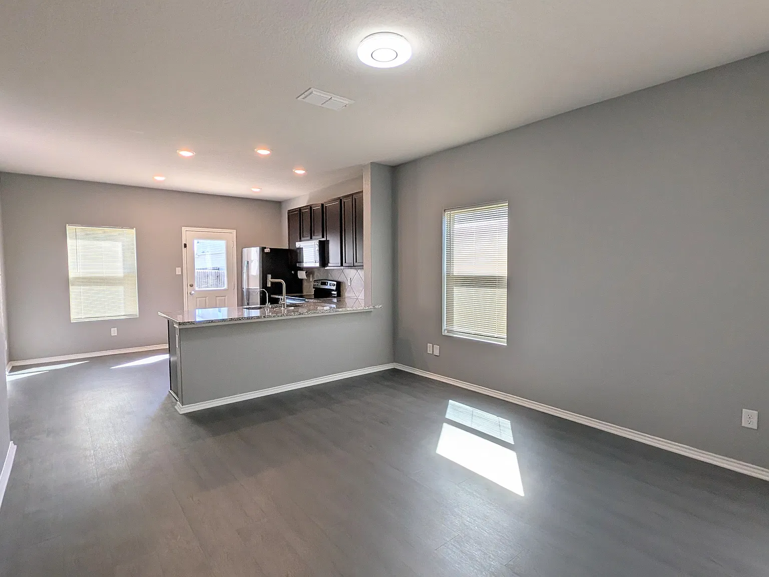 2505 Marty Way — Photo 4