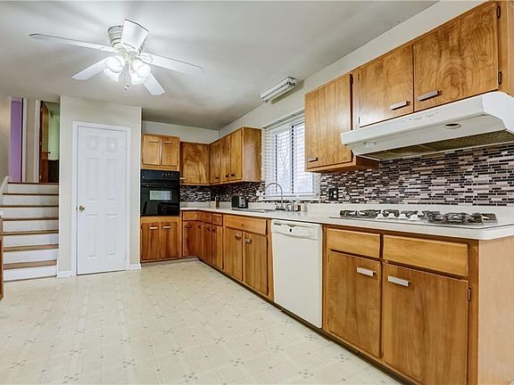 2nd image of 516 Fetzner Rd