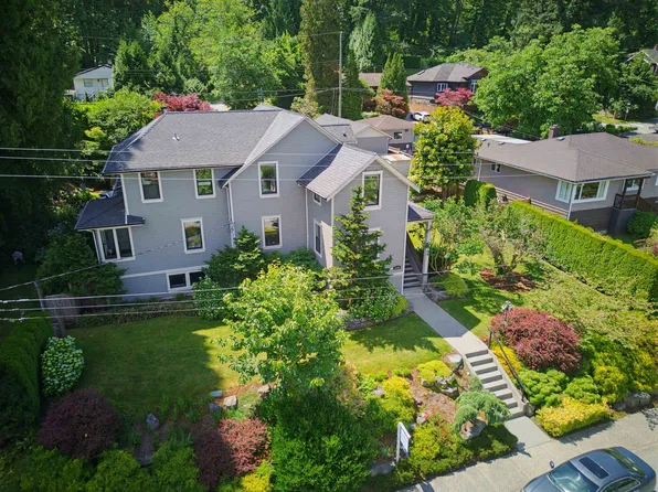 2209 Saint George St, Pt Moody, BC V3H 2G1