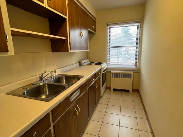 905 Kilian Blvd SE, Saint Cloud, MN 56304