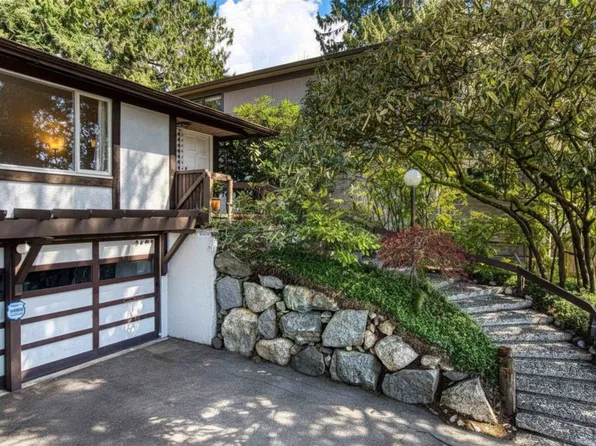 2493 Haywood Ave, West Vancouver, BC V7V 1Y2