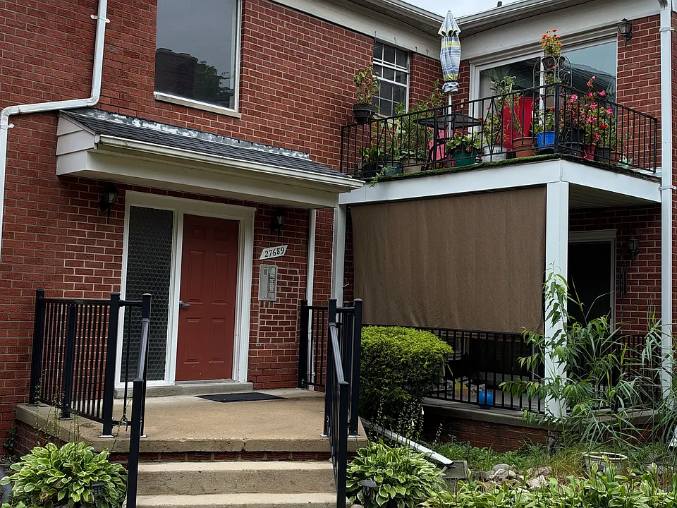 27689 W Echo Valley #202