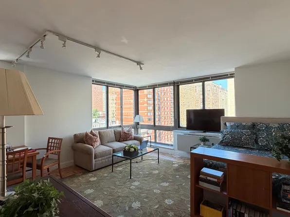 1500 Lexington Avenue image 1 of 16