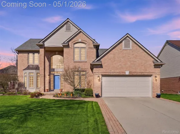 4265 Renee Dr, Troy, MI 48085