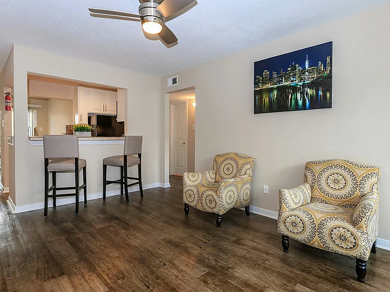 Los Prados Apartment Homes — Photo 28