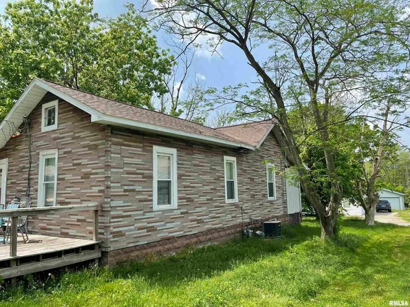506 S Pine St, Zeigler, IL 62999