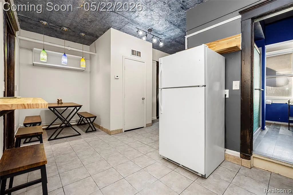 2 bed, 1.0 bath, 789 sqft, $2,450 — Photo 3