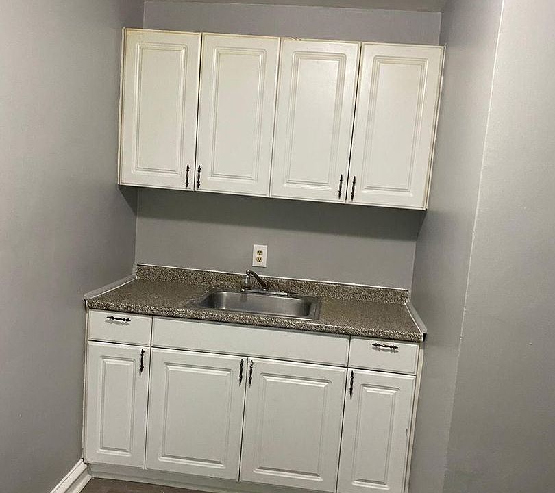 2nd image of 4901 Oxford Ave #13-B