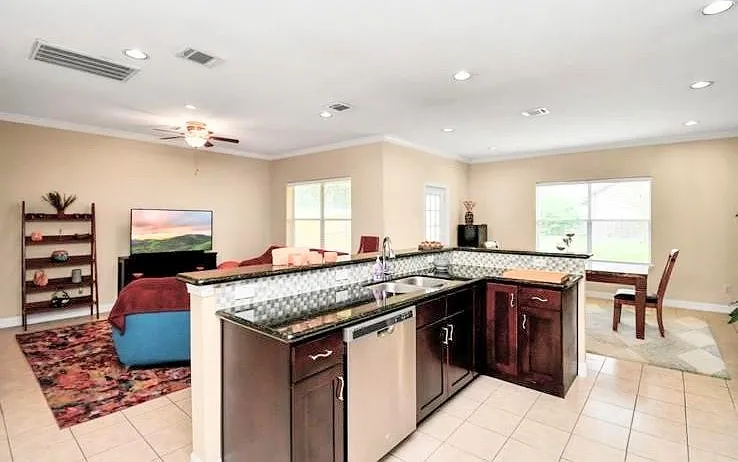 3 bed, 2.5 bath, 2225 sqft, $2,950 — Photo 3