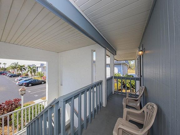 4th image of 22375 Edgewater Dr #L