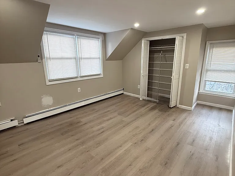 25 Pine Ave #2 — Photo 11