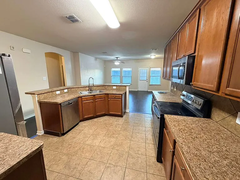 404 Northbrook Ave — Photo 1