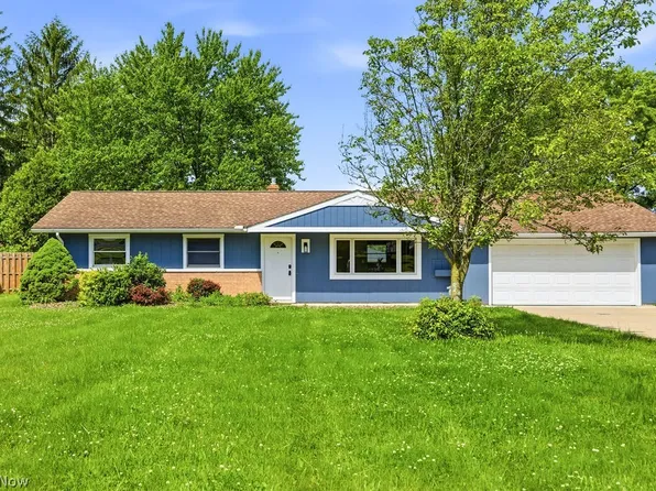 8768 Parkdale Dr, North Royalton, OH 44133