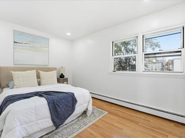 168 Carlton Avenue image 8 of 25