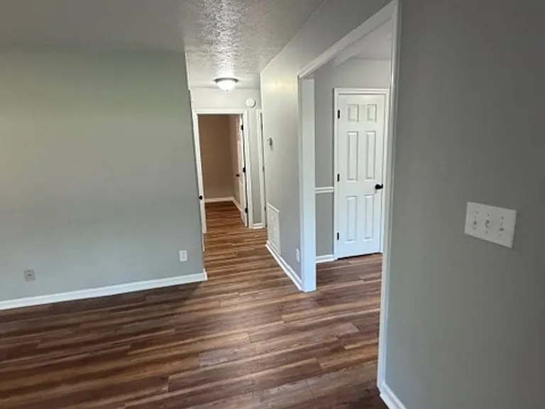 431 Sentry Oaks Dr — Photo 8