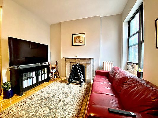 5th image of 202 W 83rd St APT 4