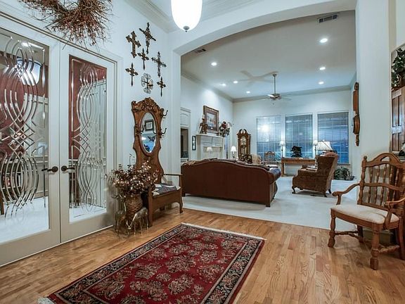 5th image of 2028 Hillcrest Ct