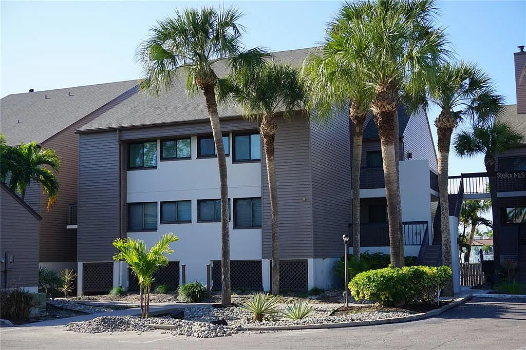 3 bed, 3.0 bath, 1775 sqft, $4,700 — Photo 2