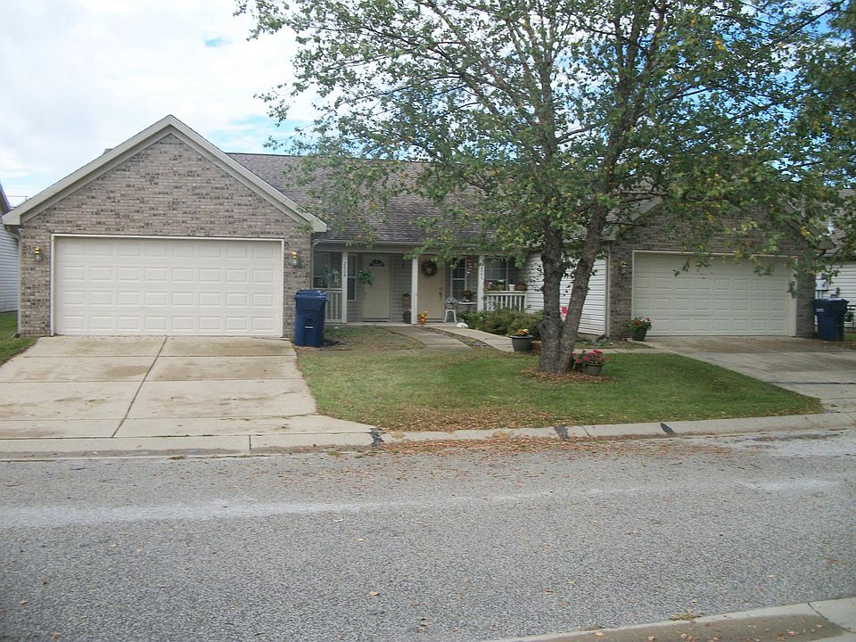 Front view with attached garage 2 car