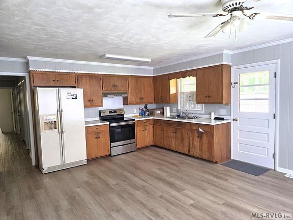 3rd image of 829 Allen Ave
