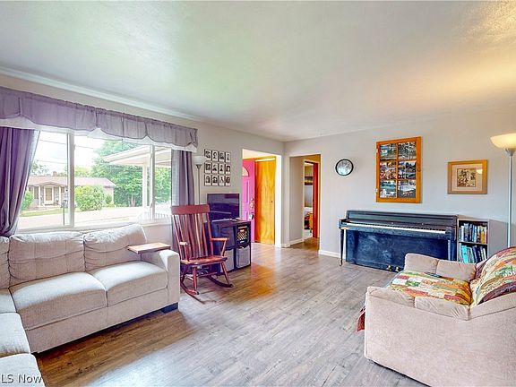 4th image of 209 Sherry Dr