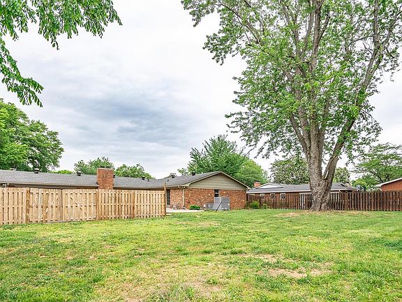 5th image of 1525 Sherwood Way