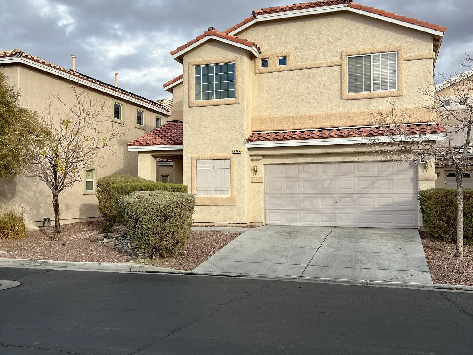 3 bed, 2.5 bath, 1866 sqft, $2,100 — Photo 2